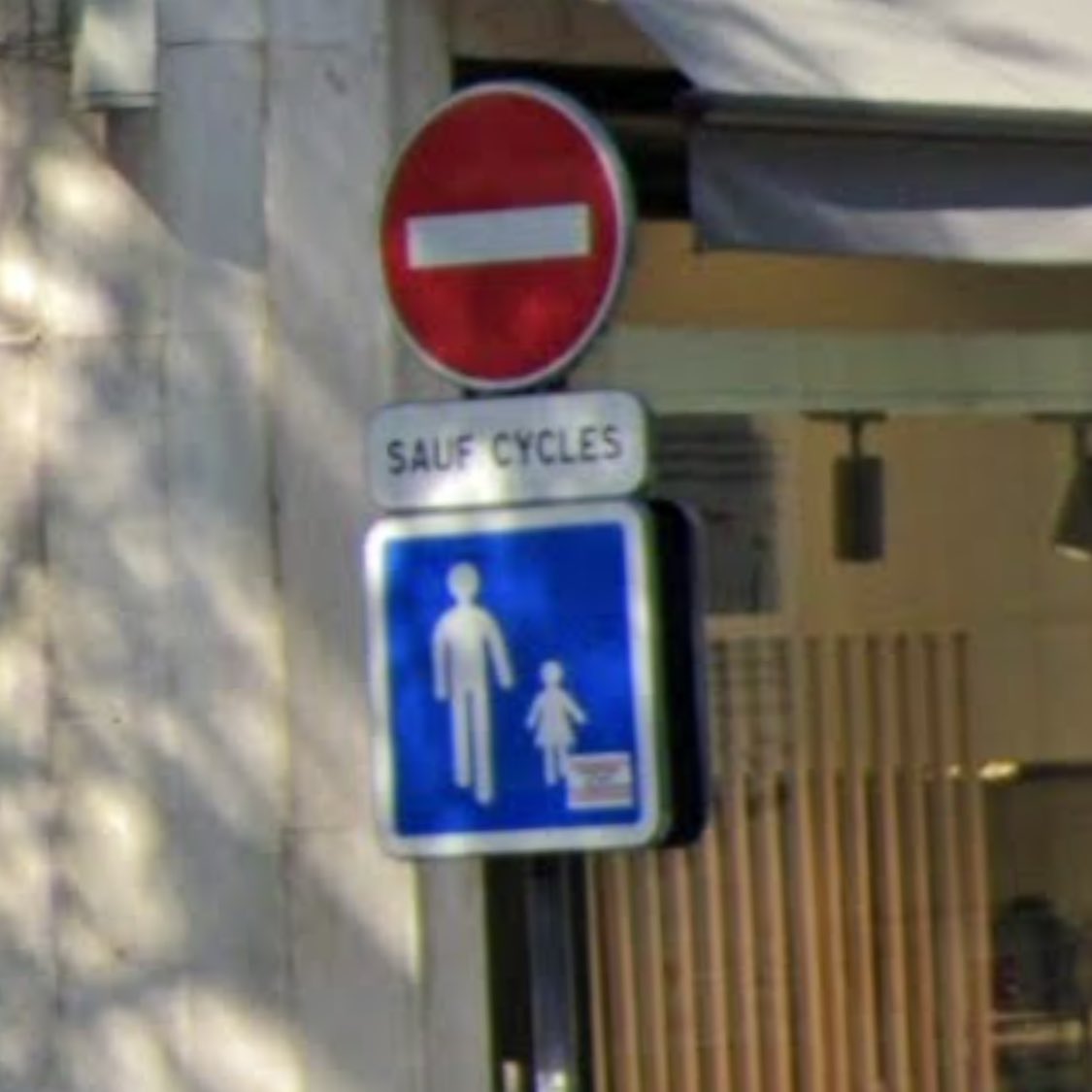 pabouger's tweet photo. #ZTL #PlaceAuxEnfants
#EELV #Grenoble #CVCM https://t.co/rbxwp8hpVf