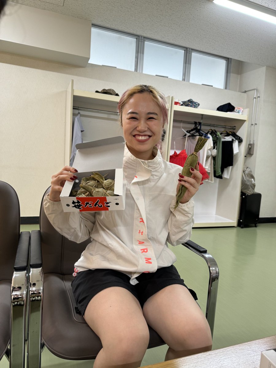 大大千秋楽。長岡公演も無事に任務完了です🥷🏻🦎🍡
笹団子を頂き、へきそばも食べて、
パワー全開❤️‍🔥🦊
全員怪我なく最後までやり切ることが出来、感無量です。
今回の公演、全国ツアーに関わって下さった全ての方へ、心を込めて感謝申し上げます。
本当にありがとうございました🐸ドロンっ💨#新版NINJA