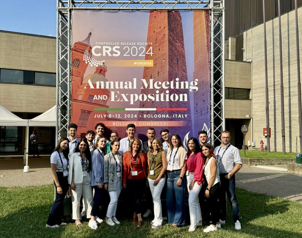 OvidioCatanzano's tweet photo. The drug delivery teams of @CnrIpcb, @DeptPharm_Unina  and @unicampania together at @CRSScience 2024 meeting in Bologna #CRS2024 #poster #drugdelivery #friendship https://t.co/XKrskxEuMy