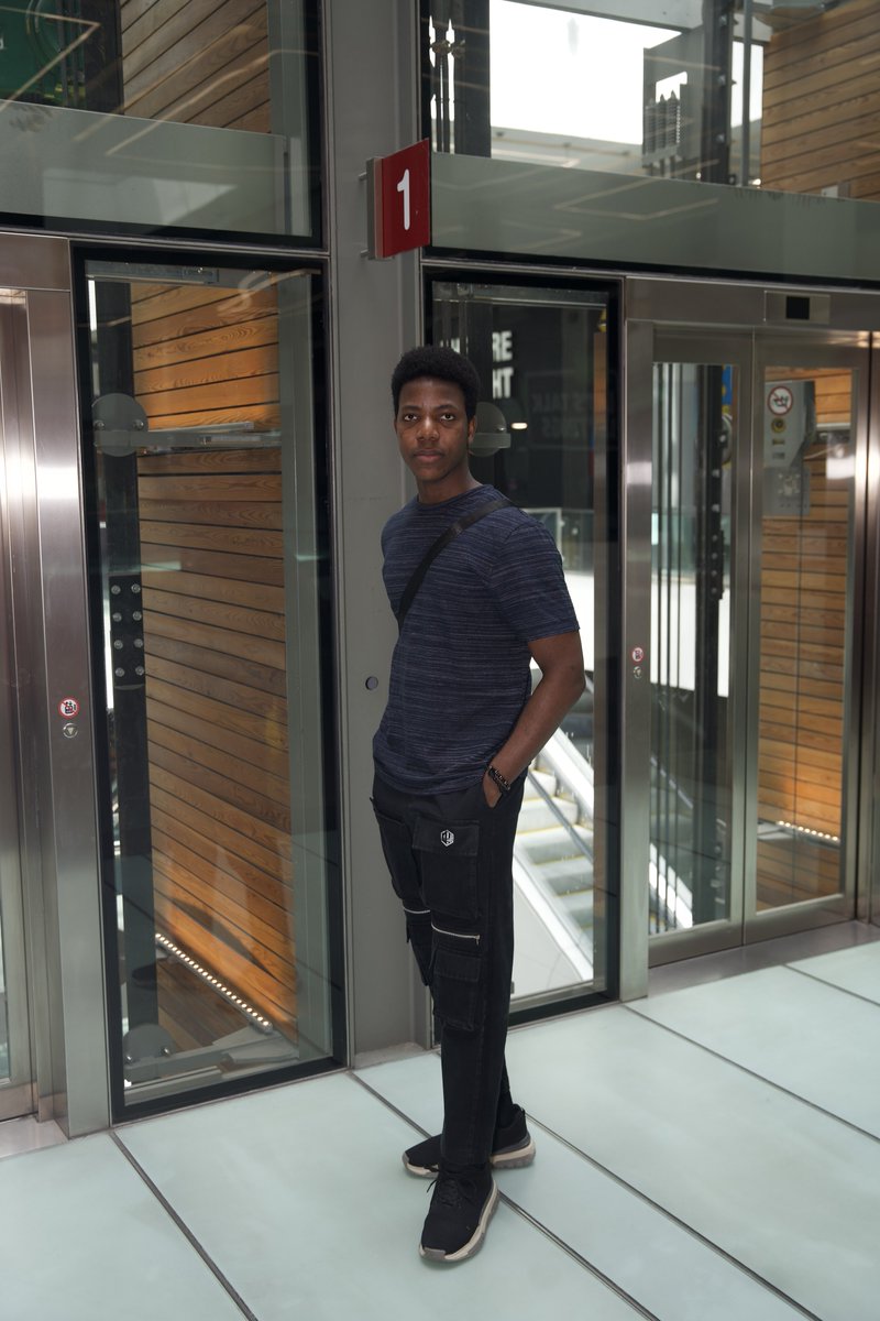 Victor_codejs's tweet image. In my modeling era 🧍🏽‍♂️