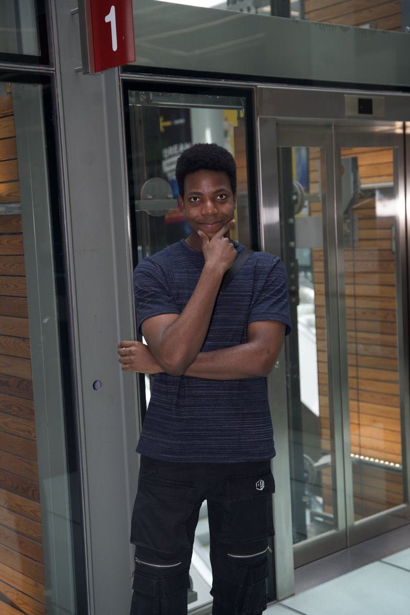 Victor_codejs's tweet image. In my modeling era 🧍🏽‍♂️