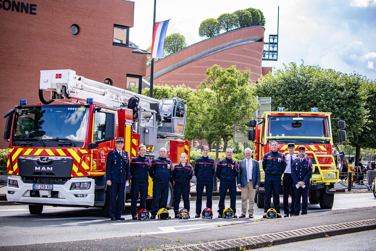 sdis91's tweet photo. Les autorités essonniennes étaient réunies, samedi, à @VilledEvryCourc, afin de commémorer le #14juillet. 🇫🇷
6 sapeurs-pompiers étaient sur les rangs de la cérémonie présidée par la @Prefet91. Ils ont ensuite présenté un CCF, un VSAV et un BEA au public présent. https://t.co/je66GQfDvQ