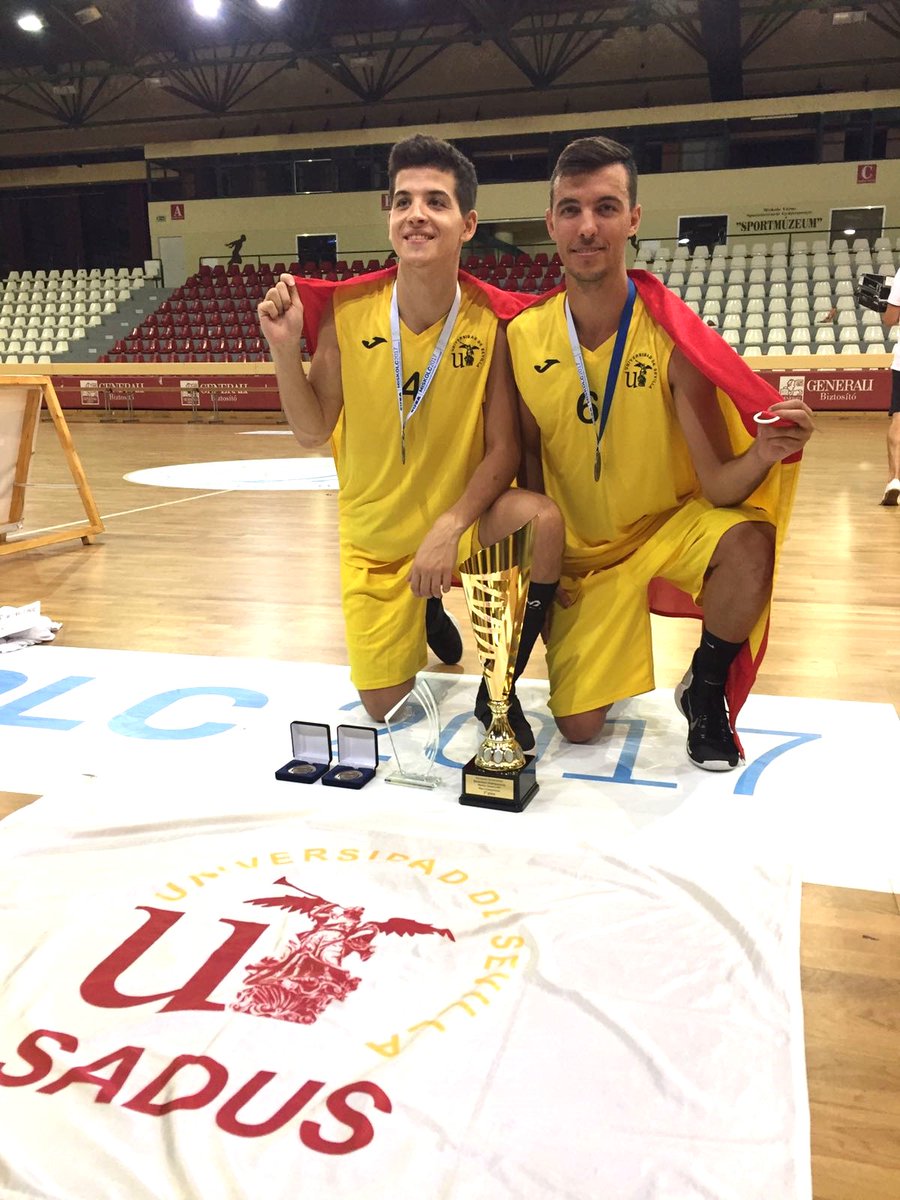 📰 #Entrevista | 💫🏀 En la <a href="/unisevilla/">Universidad de Sevilla</a> nunca olvidamos a nuestras estrellas. Te presentamos la historia del escolta <a href="/JuanToledo36/">Juan Toledo</a>, elegido miembro del Quinteto Ideal en los #EUSA2017.

Su mensaje para la nueva generación que irá a los #EUG2024 ⬇

🌐goo.su/EvJvU