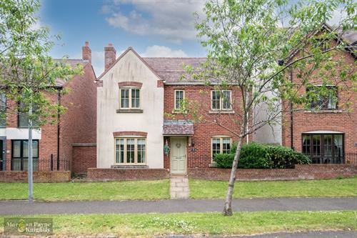 NEW TO THE MARKET

Executive detached 4/5 bedroom family home, set within Lawley Village and within walking distance to Lawley Primary School is simply a property that must be viewed to appreciate the accommodation on offer.

01952 503 350