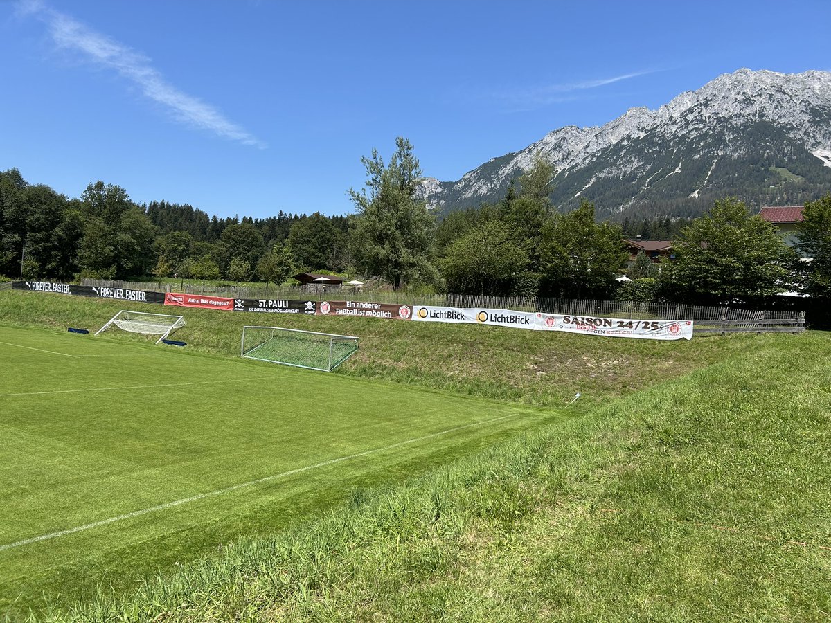 abendblattpauli's tweet photo. Moin aus #Scheffau! Der #FCSP ist schon da - und wir haben schon mal den Platz inspiziert. Um 16.30 Uhr steht die erste Einheit an. https://t.co/HRG35FFjnL
