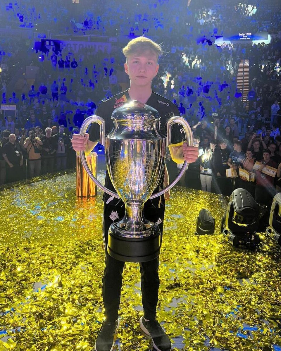 Yamal at 17:                                         m0NESY at 17: