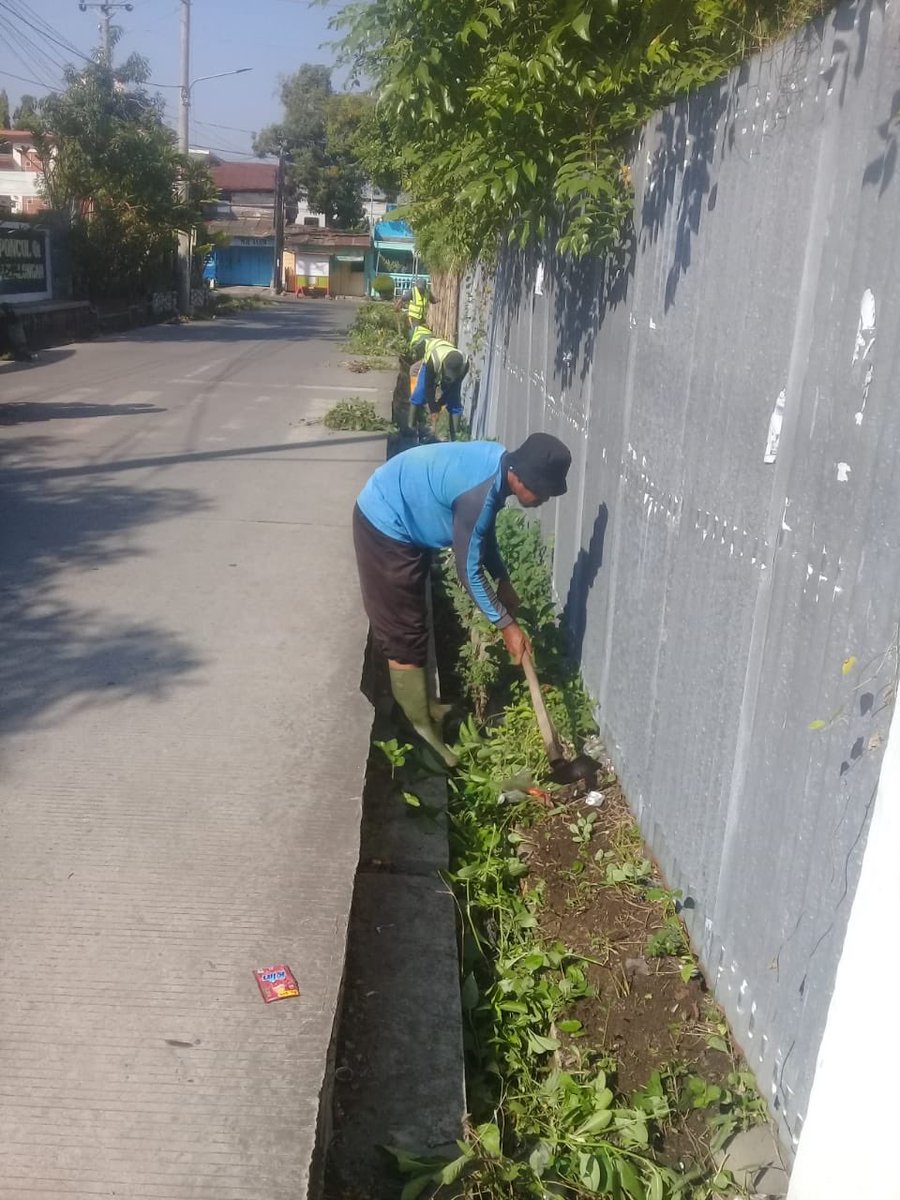 Senin, 15 Juli 2024 melalui Bidang Bina Marga DPUPR Kota Pekalongan melaksanakan kegiatan rutin Pemeliharaan Rutin Saluran pematus Jl Tondano. Adanya kegiatan tersebut diharapkan dapat mengurangi banjir serta  aliran air menjadi lancar.