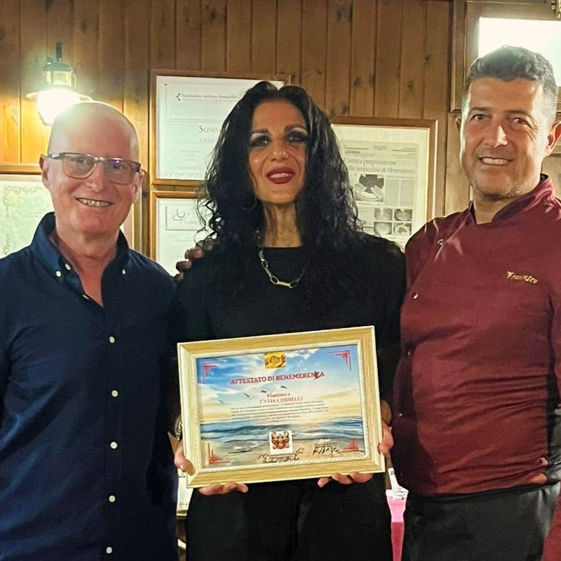 catiacorbelli's tweet photo. BENEMERENZA 
motivazioni:
"Per le sue eccelse qualità professionali e le immense virtù etiche ed umane..."
GRATITUDINE ❤️
#RaffaeleBurgo a nome di #TheRoyalSocietyGroup https://t.co/zK1xUIwRWG