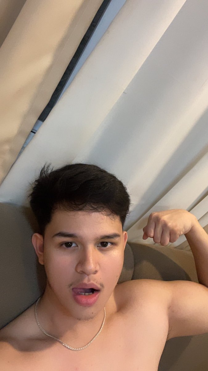 bebeboyjets's tweet photo. Jgh from gym. Headlock kita? 😉 https://t.co/mwFolurPJz