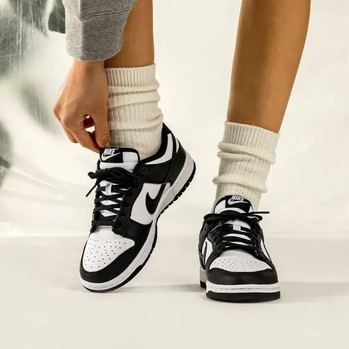 sneakerhuddle's tweet photo. Ad: 20% off Nike Dunk Low 'Panda' w/code FLASH20

MENS https://t.co/KB3sZyeQ5t
WMNS https://t.co/BrCYHkrJV7
GS https://t.co/DdciOY4uP5 https://t.co/qDBxFW2UHS