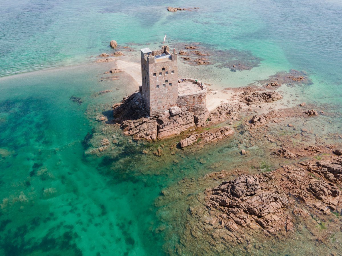DavidPriddis's tweet photo. Its always nice to stay out at Seymour Tower overnight. Even better when the weather is great and the sea so clear.

#seymourtower #jerseyheritagelets #JerseyCI #dronephoto https://t.co/xfrwQvWhuP