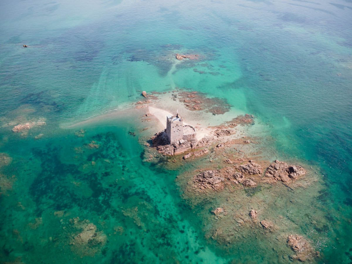 Its always nice to stay out at Seymour Tower overnight. Even better when the weather is great and the sea so clear.

#seymourtower #jerseyheritagelets #JerseyCI #dronephoto