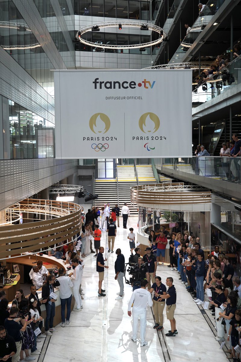 La flamme olympique arrive à <a href="/FranceTV/">France tv</a> à 13h ! 🔥
@infofrance2
