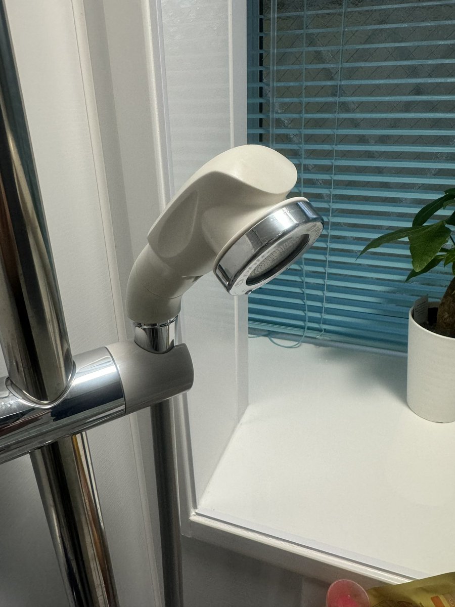 okinawa18338131's tweet photo. もう何年も前から買おうか悩んでいた🚿

数年前に📺ショッピングで、似たかたー買ったけど❌┓(*´ﾟω｀)┏

今回は期間限定で30％引き＋20％ポイント‼️今しかない👍

元々、ファイテンのベッド付けてたけど✋

今日から髪も肌もツルツル❤️笑

#Refa
#FINEBUBBLES https://t.co/mlo9PyQyNU