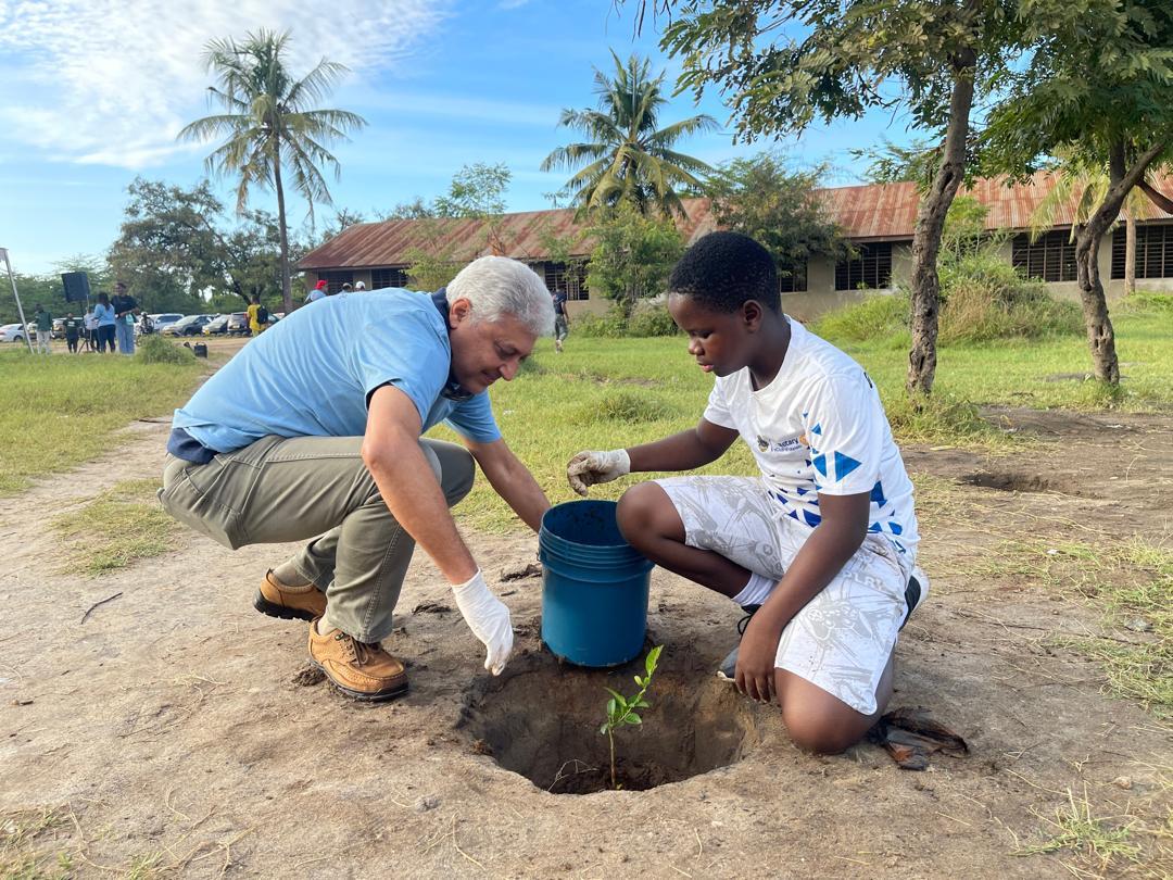 RotaryBahari's tweet photo. More pictures from our centennial tree planting launch!
@rotaryinternational 
#rotaryclub #rotarybaharidar #rotaryinternational #ServeToChangeLives #themagicofrotary #TreePlanting https://t.co/ZKp2Ck1eJx