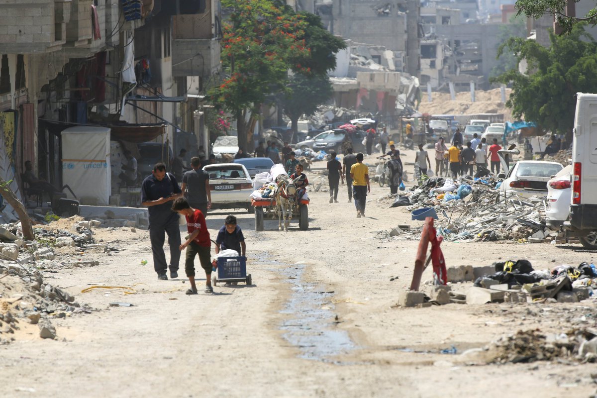 UNRWA's tweet photo. It would take up to 15 years to clear around 40 million tons of war rubble in #Gaza says @UNEP. The effort would need 100+ trucks and cost over $500 million.

Debris poses a deadly threat for people in the #GazaStrip as it can contain unexploded ordnance and harmful substances. https://t.co/KNyvXlZ0hC