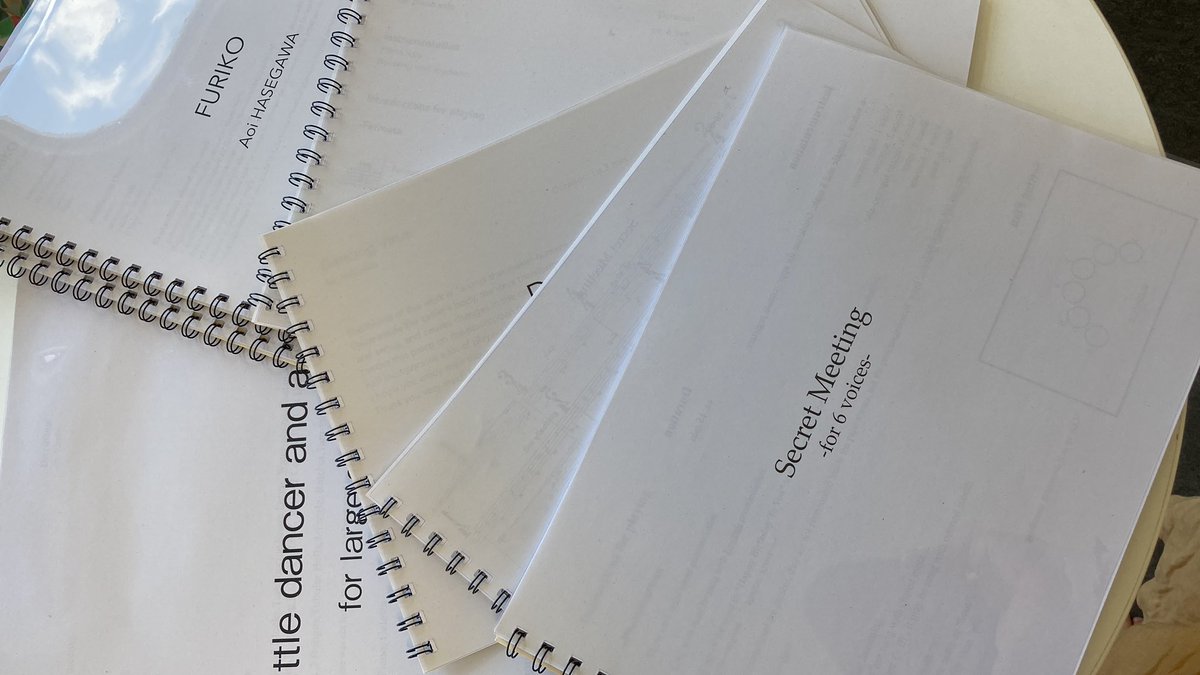 先月ベルリン芸術大学の卒業試験、という名の自作を語り尽くす会がありました👣有難いことに最高評価での合格を頂き、無事UdKでの勉強を終えました(まだ論文が残っていますが😭)たくさん書いてたくさん吸収した3年間でした✍️
お世話になった皆さん、ありがとうございました🌱