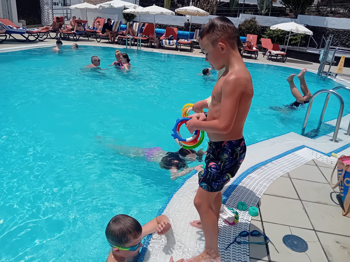 ENTERTAINMENT TEAM tweet media