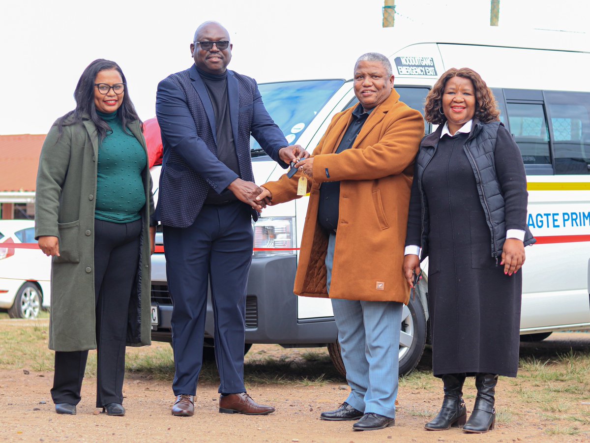 kwftrust's tweet photo. On Friday, KWFCDT handed over 4 Mini Buses and 5 Multipurpose Sports Courts to Graaslagte, Kruisfontein, and Mzingisi Primary Schools, worth R4.1M!

The event was graced by officials from DoE, DSRAC, KWFCDT, beneficiaries and community members.

Read more: https://t.co/3PH1NTpD0U https://t.co/dIB1OJg61y