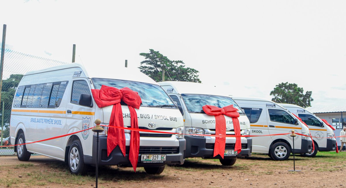 kwftrust's tweet photo. On Friday, KWFCDT handed over 4 Mini Buses and 5 Multipurpose Sports Courts to Graaslagte, Kruisfontein, and Mzingisi Primary Schools, worth R4.1M!

The event was graced by officials from DoE, DSRAC, KWFCDT, beneficiaries and community members.

Read more: https://t.co/3PH1NTpD0U https://t.co/dIB1OJg61y