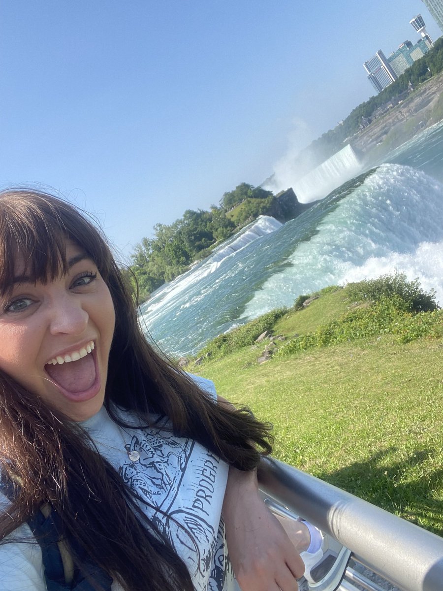 It's wet here! #Niagara
