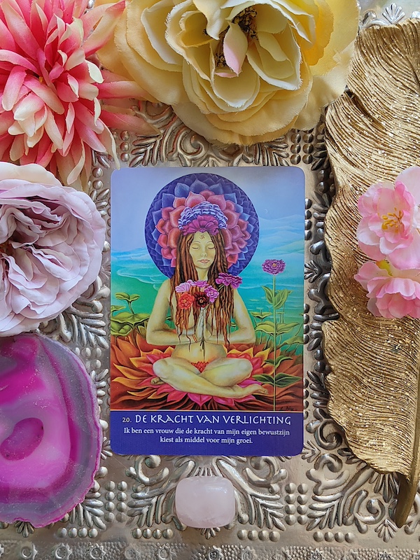 Affirmatie van vandaag: Ik ben een vrouw die de kracht van mijn eigen bewustzijn kiest als middel voor mijn groei. #affirmations #wisdom #WomenEmpowerment