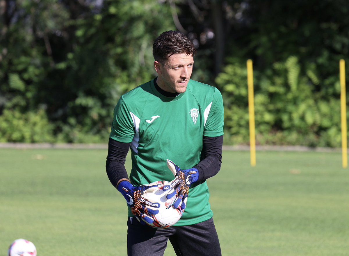 AFBlanquiverde's tweet photo. 👕 El @CordobaCF_ofi presenta las nuevas equipaciones de entrenamiento. 

@JomaSport 🔝 https://t.co/quilhAUcEr