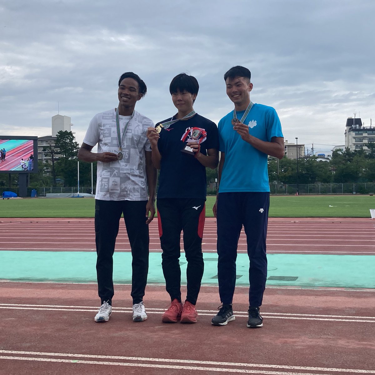 onotechx's tweet photo. 第84回愛知陸陸上競技選手権大会　結果

本郷汰樹
○100m
予選　10.42(-0.3)
決勝　10.29(+0.7)  優勝🥇

○200m
予選　21.47(-1.8)
決勝　21.25(-2.0)  2位🥈

応援ありがとうございました！ https://t.co/qXswu3wY6J
