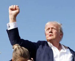DonnaKebap's tweet photo. #AmericanNazi #TrumpIsNotFitToBePresident
#TrumpAssasinationAttempt
#HitlersSpawn
Parallels are incredible. https://t.co/39weRVOQb4