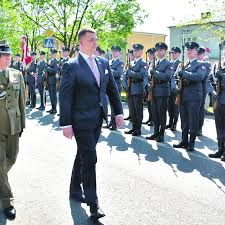 Amigant's tweet photo. @mat3oosh Wstrząsające, naprawdę czego dopuścili się #Macierewicz i #Błaszczak. Muszą być za to rozliczeni.
?
Klękaj narodzie - #Misiewicz idzie! https://t.co/7aJiZgjxZf