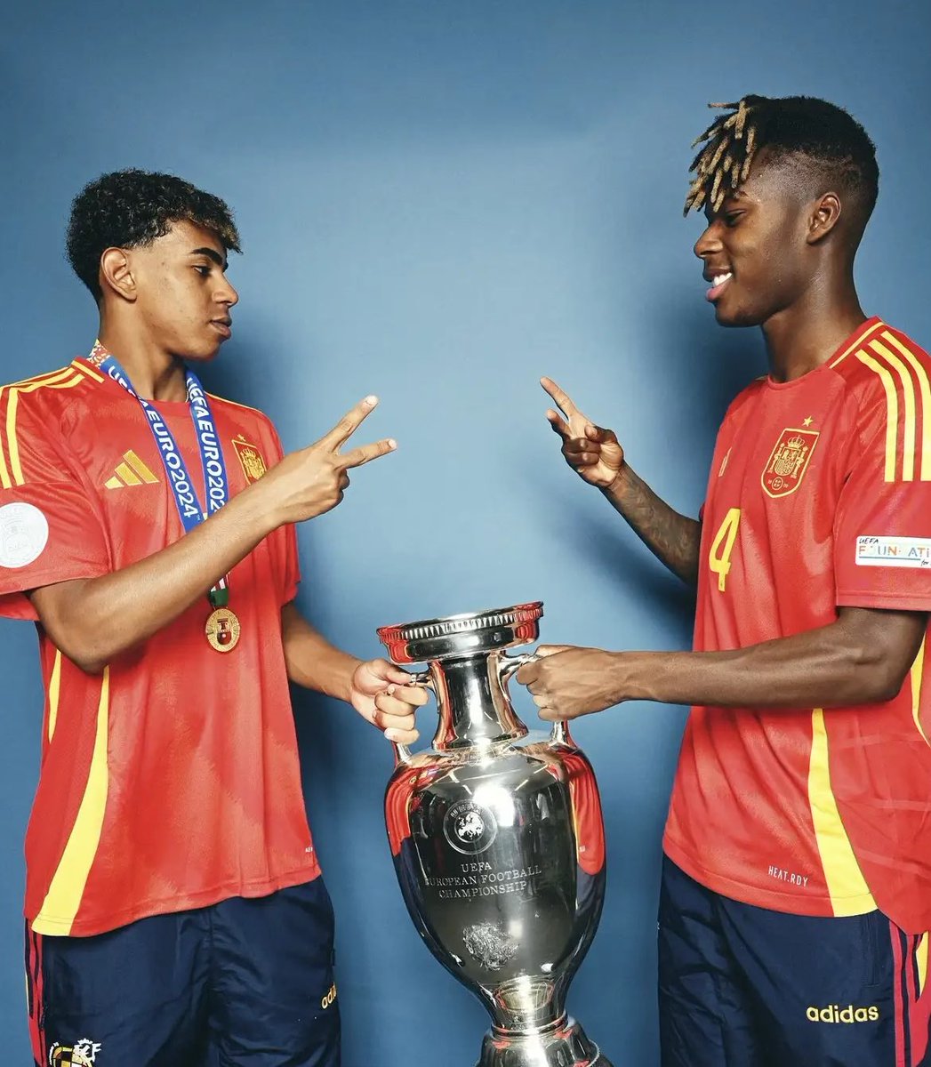MartinMinan_'s tweet photo. 📸 Los panas, Lamine y Nico. #Euro2024 ✂️🏆 https://t.co/9Ydk4TvEWQ