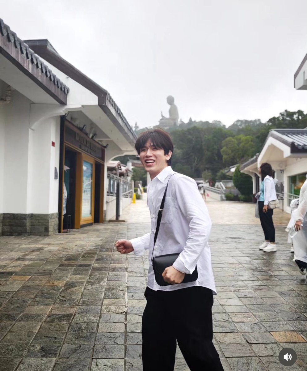 taynewtaehin's tweet photo. tawan always takes the most breath-taking pictures of newwiee 🥺

#เตนิว https://t.co/XCzPuUa5Yn