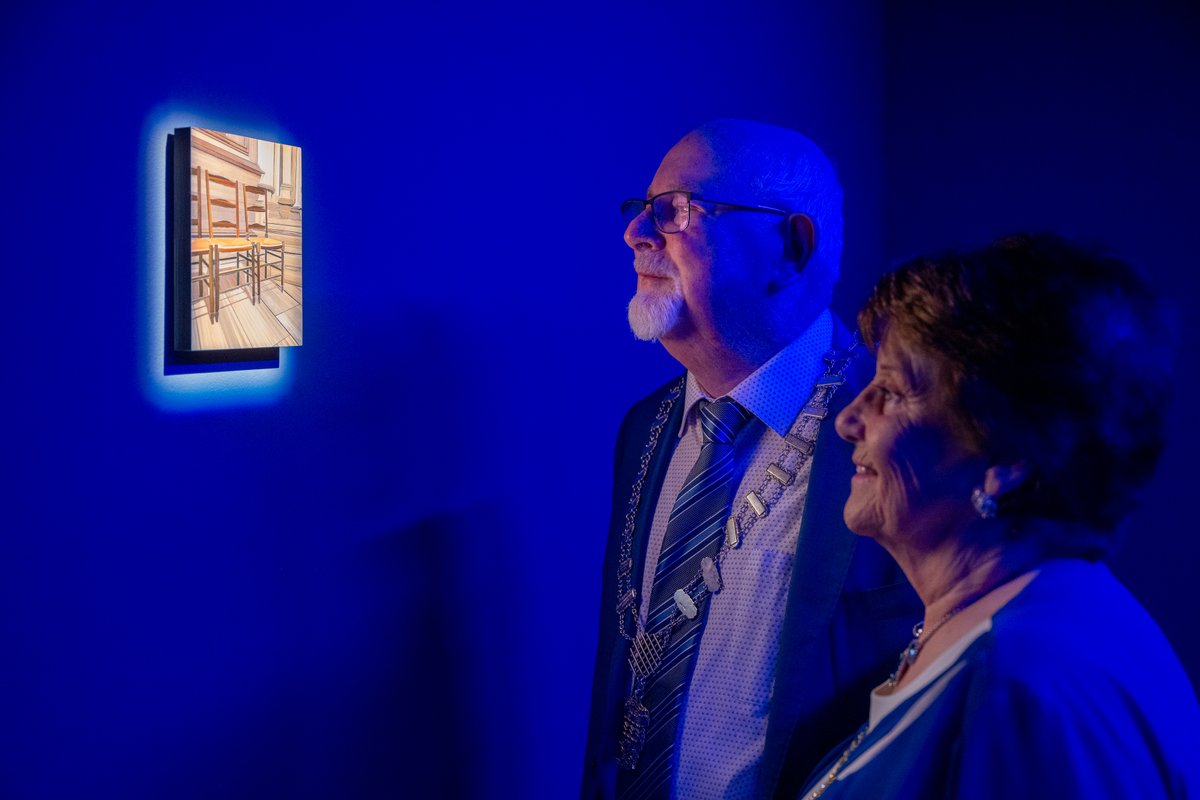 RuaRed's tweet photo. 'I Lost My Page Again' - Recreates empty waiting rooms using straw marquetry, a craft practiced in 17-19th c. by those who had time on their hands e.g nuns &amp; prisoners. Blue-lit space highlights a design technique to deter 
drug use by making veins harder to find 
@BrognonRollin https://t.co/OQgqXYXYj7