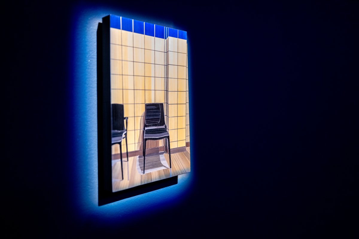 RuaRed's tweet photo. 'I Lost My Page Again' - Recreates empty waiting rooms using straw marquetry, a craft practiced in 17-19th c. by those who had time on their hands e.g nuns &amp; prisoners. Blue-lit space highlights a design technique to deter 
drug use by making veins harder to find 
@BrognonRollin https://t.co/OQgqXYXYj7