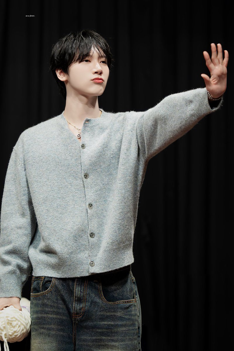 แงงงงงงงงบะบี้😭😭😭😭😭 มะอยากจากกับอุนแม่ เบะปากบ๊ะบ่าย อีกมือก็ถือตุ๊กตา สายตางอแง หัวใจแม่เจ็บมาก😭😭😭😭😭