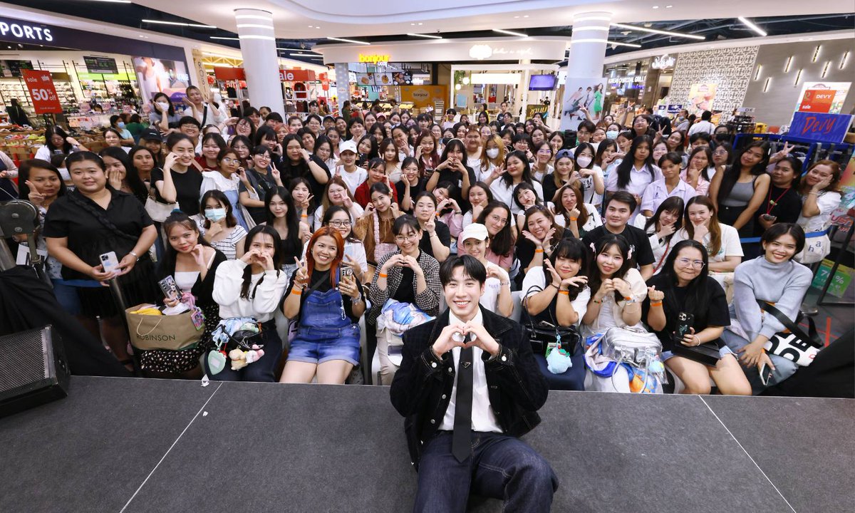 DEVY_thebag's tweet photo. ☀️🌤ภาพงาน DEVY Double Love กับ "ไบร์ท รพีพงศ์" ที่โรบินสัน ฉะเชิงเทรา อาทิตย์ที่ 14 ก.ค. 67 ☀️🌤

ขอขอบคุณ คุณไบร์ท รพีพงศ์ ชาว SOL เจ้าหน้าที่ทุกๆท่านที่ทำให้เกิดงานนี้ขึ้นมานะคะ ไว้โอกาสหน้าพบกันน๊า 🙏🙏

#DevyXBrightrpp 
#Devydoublelove
#SOLBright #brightrpp  #ไบร์ทรพีพงศ์ https://t.co/LfDnMSJm5c