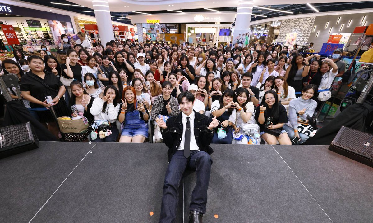 DEVY_thebag's tweet photo. ☀️🌤ภาพงาน DEVY Double Love กับ "ไบร์ท รพีพงศ์" ที่โรบินสัน ฉะเชิงเทรา อาทิตย์ที่ 14 ก.ค. 67 ☀️🌤

ขอขอบคุณ คุณไบร์ท รพีพงศ์ ชาว SOL เจ้าหน้าที่ทุกๆท่านที่ทำให้เกิดงานนี้ขึ้นมานะคะ ไว้โอกาสหน้าพบกันน๊า 🙏🙏

#DevyXBrightrpp 
#Devydoublelove
#SOLBright #brightrpp  #ไบร์ทรพีพงศ์ https://t.co/LfDnMSJm5c