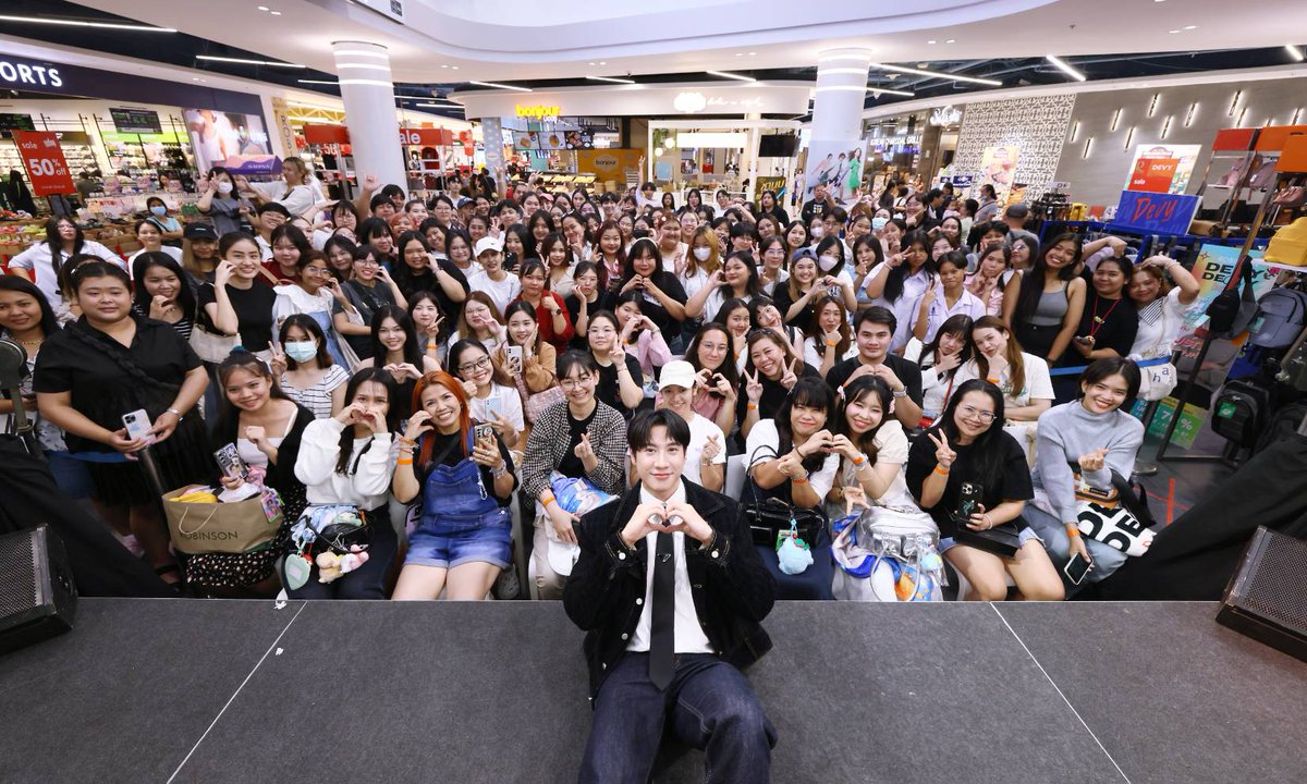 DEVY_thebag's tweet photo. ☀️🌤ภาพงาน DEVY Double Love กับ "ไบร์ท รพีพงศ์" ที่โรบินสัน ฉะเชิงเทรา อาทิตย์ที่ 14 ก.ค. 67 ☀️🌤

ขอขอบคุณ คุณไบร์ท รพีพงศ์ ชาว SOL เจ้าหน้าที่ทุกๆท่านที่ทำให้เกิดงานนี้ขึ้นมานะคะ ไว้โอกาสหน้าพบกันน๊า 🙏🙏

#DevyXBrightrpp 
#Devydoublelove
#SOLBright #brightrpp  #ไบร์ทรพีพงศ์ https://t.co/LfDnMSJm5c