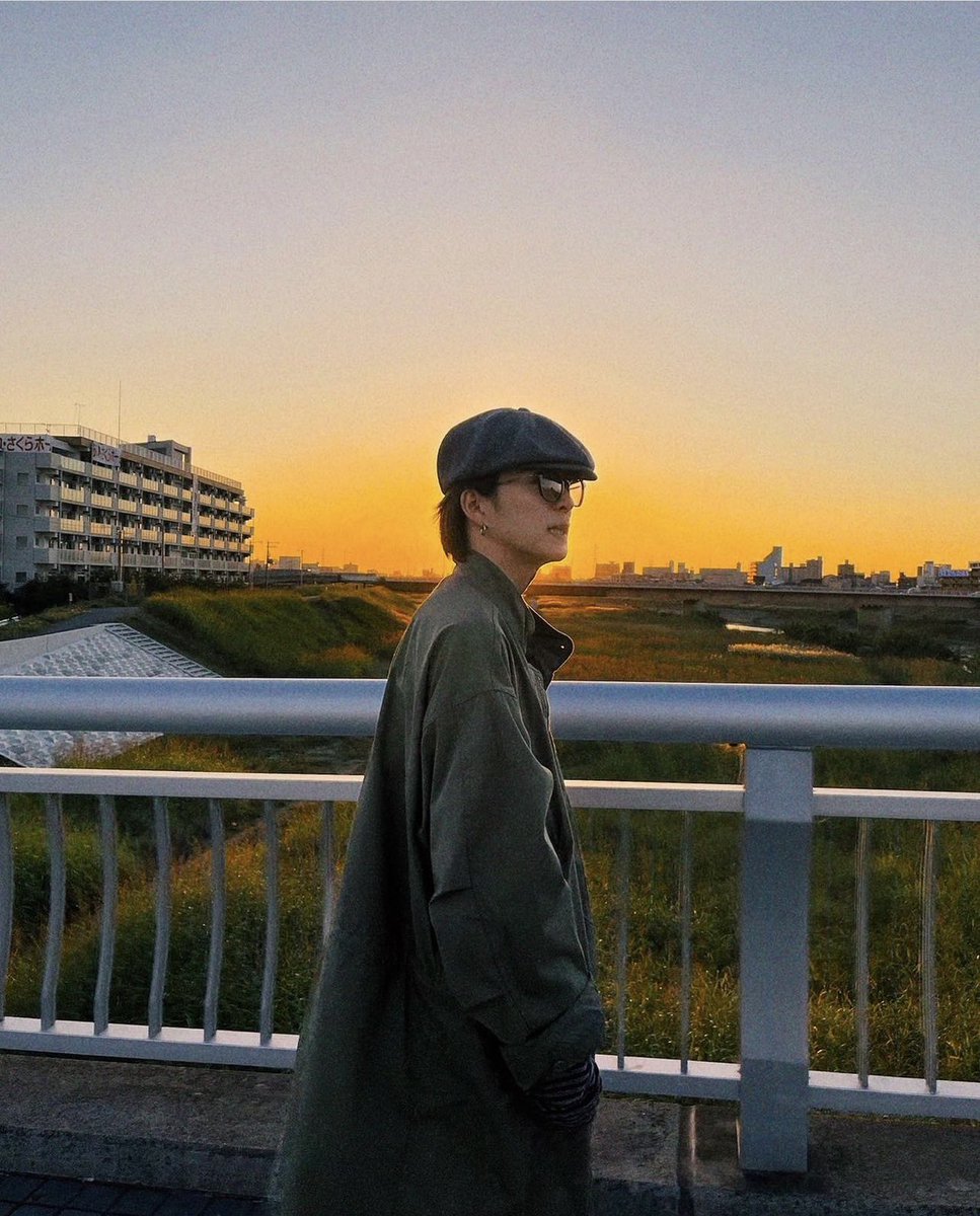 Do you believe in love at first sight, or shall I walk past again? 

คุณเชื่อเรื่องรักเเรกพบหรือเปล่า, หรือจะให้ผมเดินผ่านอีกรอบ?