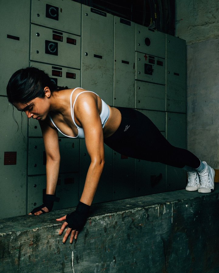 GShh_ufWEAAW8An?format=jpg&name=900x900