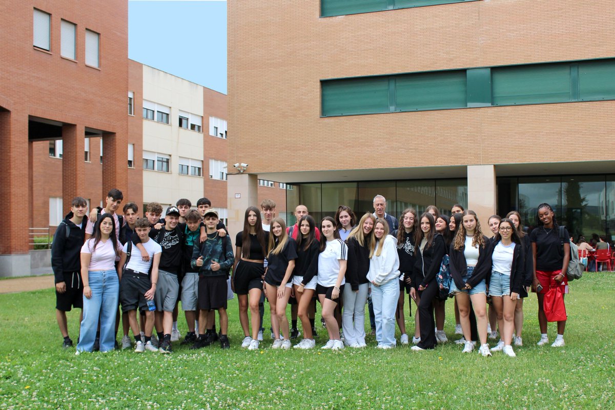 idiomasuva's tweet image. Comenzamos la semana y recibimos a un nuevo grupo de estudiantes de español.
Llegan desde Busto Arsizio, en la región italiana de Lombardía, y estarán con nosotros durante la próximas dos semanas. 🇪🇸🤝🇮🇹
¡Bienvenidos a la @UVa_es! 😊#SpanishinValladolid