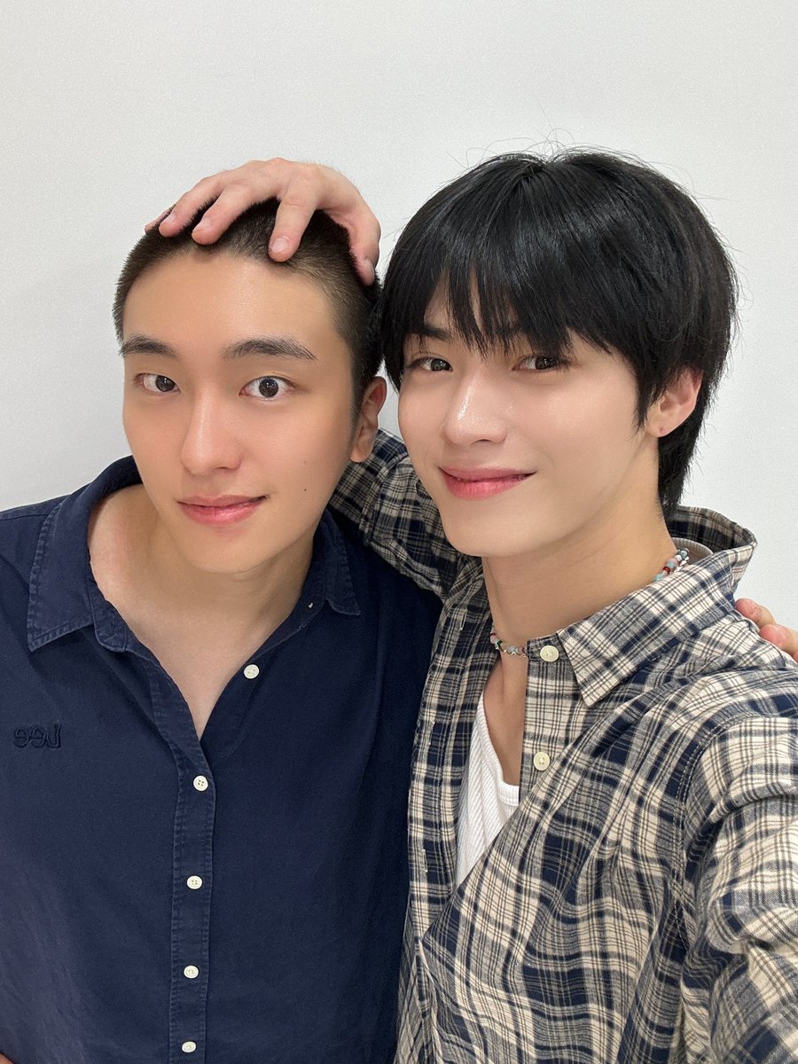 OmegaX_members's tweet photo. [#OX]

내 친구 세빈

#OMEGA_X #오메가엑스  
#한겸 #HANGYEOM https://t.co/G4mN3rqtiC
