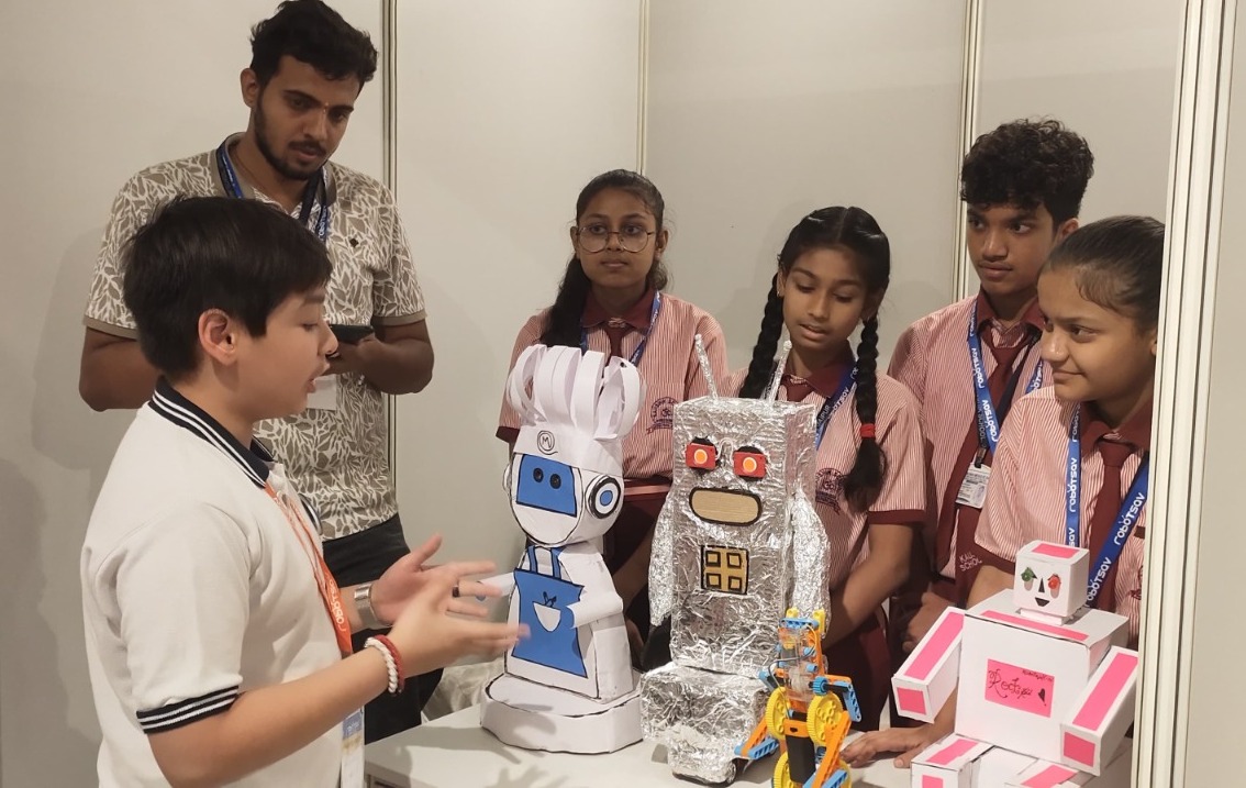 vodafoneIN_Fdtn's tweet photo. The atmosphere is electric as junior and senior students from across the state go head-to-head at our on-going Robotsav! Here's a sneak-peek from the competition arena and exhibition stalls. @IndiaDST @RajGovOfficial @EricssonIndia @Moineeorg #Robotics #Robotsav #Innovation https://t.co/kY0t8LjlJA