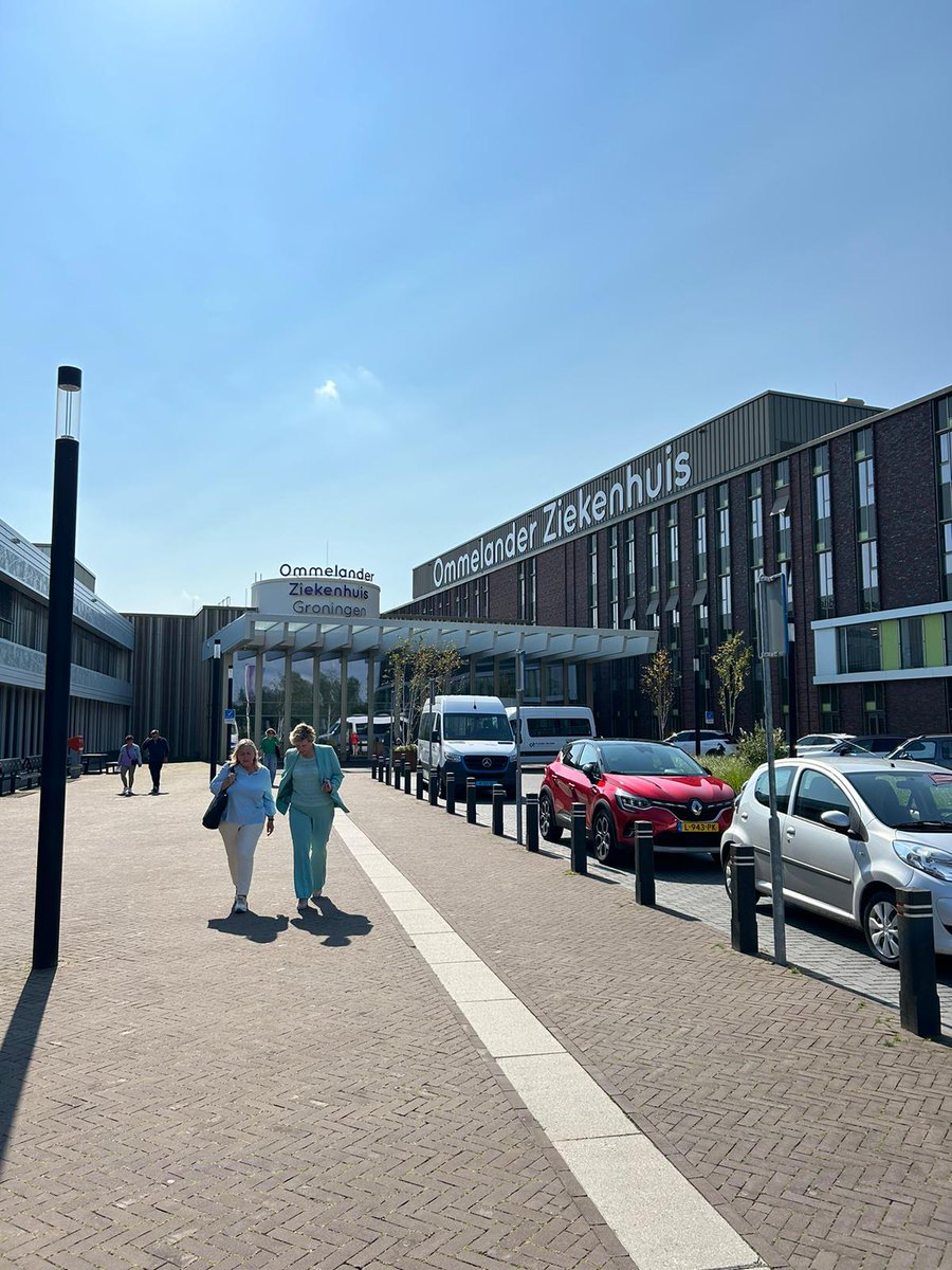 De nieuwe week begonnen met een werkbezoek aan het @OZGziekenhuis in #Scheemda. Dit ziekenhuis bedient een groot gedeelte van de provincie Groningen, ca 250.000 inwoners. Er werken 1300 medewerkers. Een regionaal ziekenhuis van grote waarde. We spraken over kansen en uitdagingen
