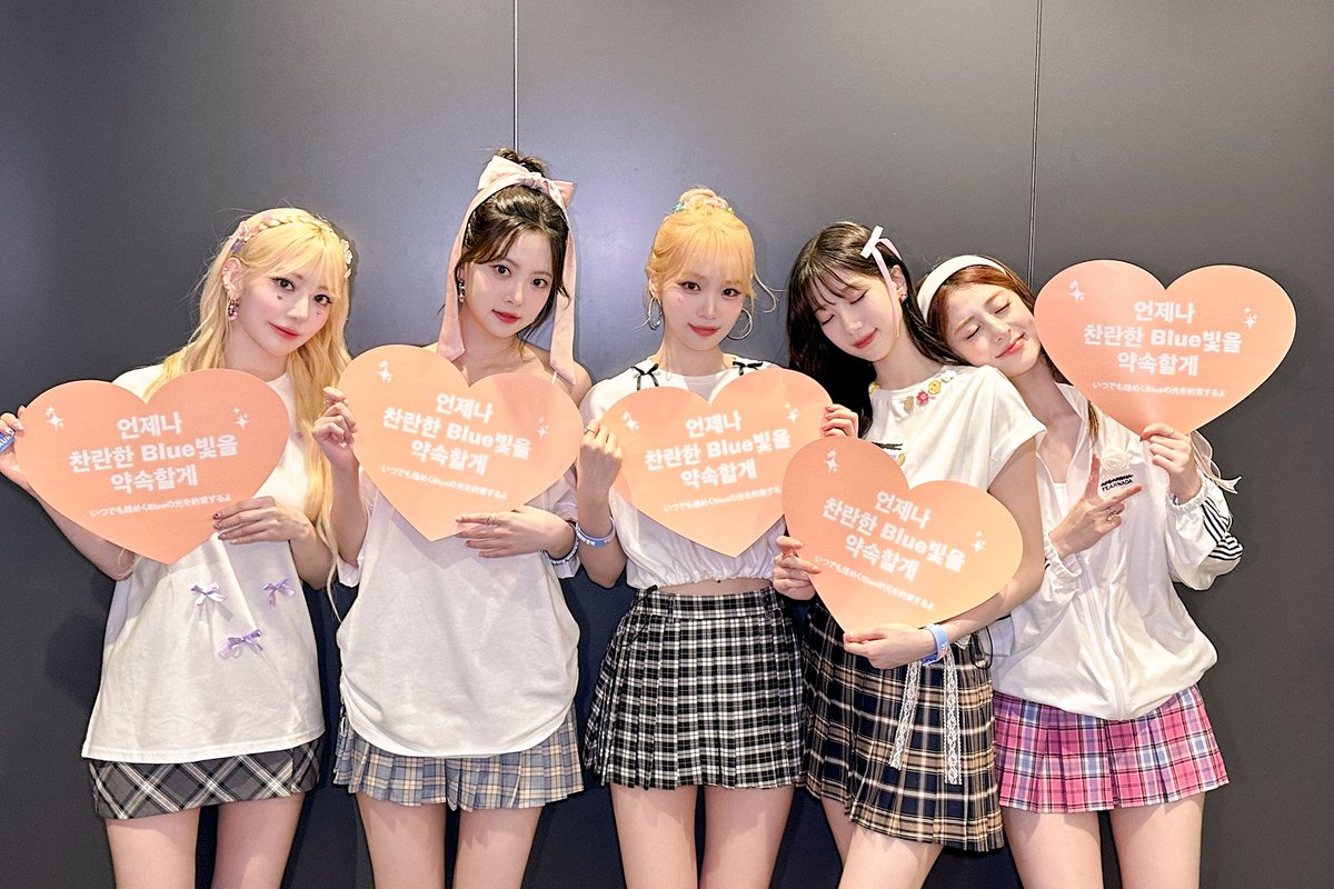 le_sserafim_jp's tweet photo. [#今日のLE_SSERAFIM]
240715 @ LE SSERAFIM FAN MEETING ‘FEARNADA’ 2024 S/S - JAPAN

FEARNOTのそばでBlueに輝くLE SSERAFIM💙
神奈川3日間ありがとうございました！福岡でも最高の思い出を作りましょう🙌✨

#LE_SSERAFIM #르세라핌
#FEARNADA
#FEARNADA_JAPAN https://t.co/KI8HyHzURa