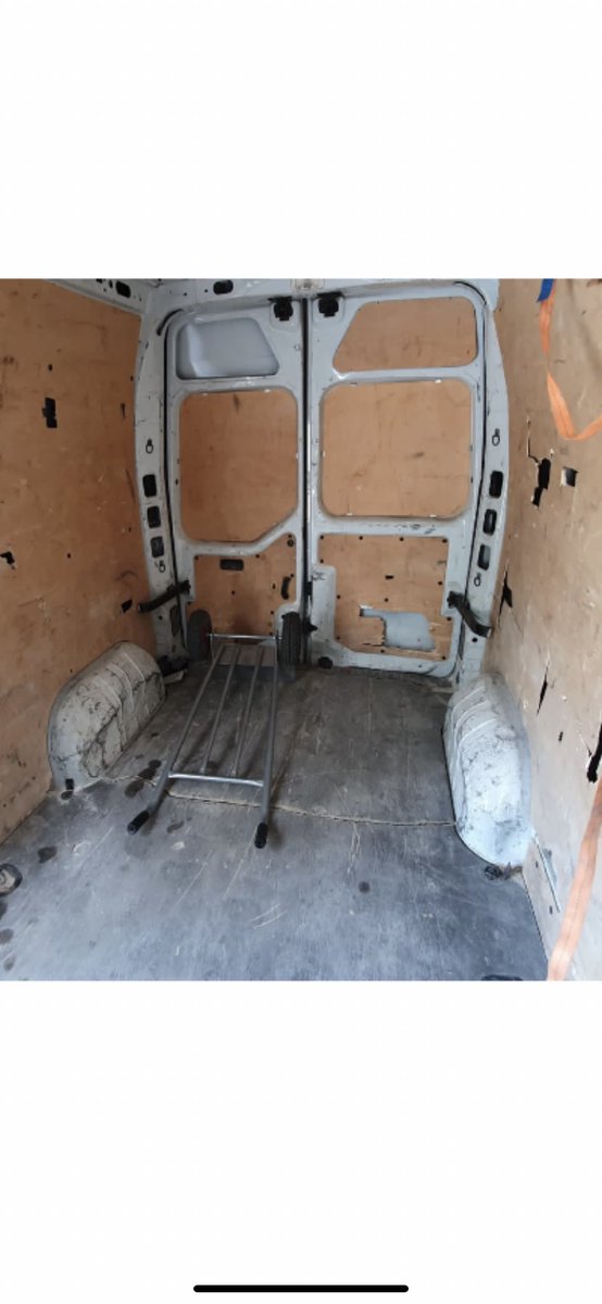 ignaciolasa's tweet photo. Lamentable el servicio de @aberrocar en todo. Alquilan furgonetas en mal estado, te intentan engañar a la hora de devolver la fianza y facturan daños inventados sin ningún tipo de peritaje. Trato al cliente pésimo https://t.co/fRcdvnZULx