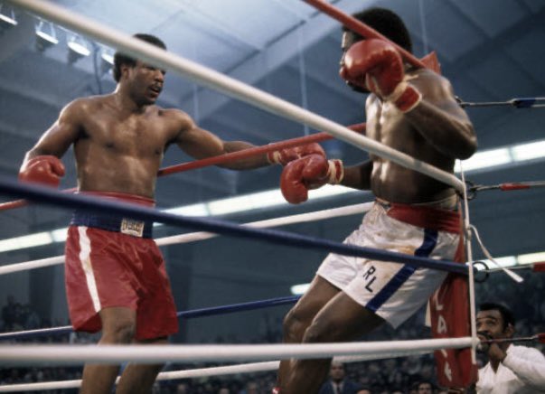 HarryHaris48861's tweet photo. One of the most exciting boxing matches of all time, the heavyweight brawl between George Foreman and Ron Lyle. #GeorgeForeman #RonLyle #boxing https://t.co/YLYi7x53TR