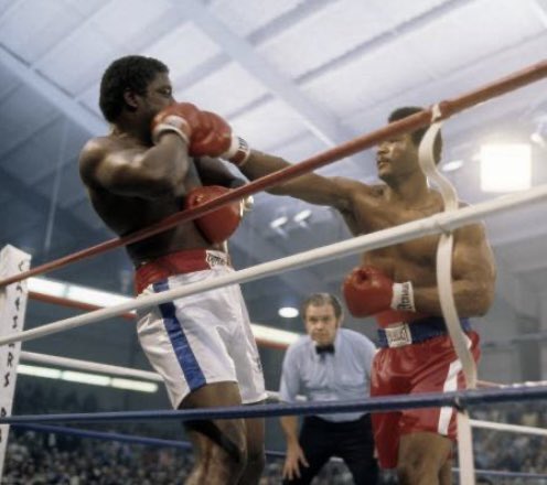 HarryHaris48861's tweet photo. One of the most exciting boxing matches of all time, the heavyweight brawl between George Foreman and Ron Lyle. #GeorgeForeman #RonLyle #boxing https://t.co/YLYi7x53TR