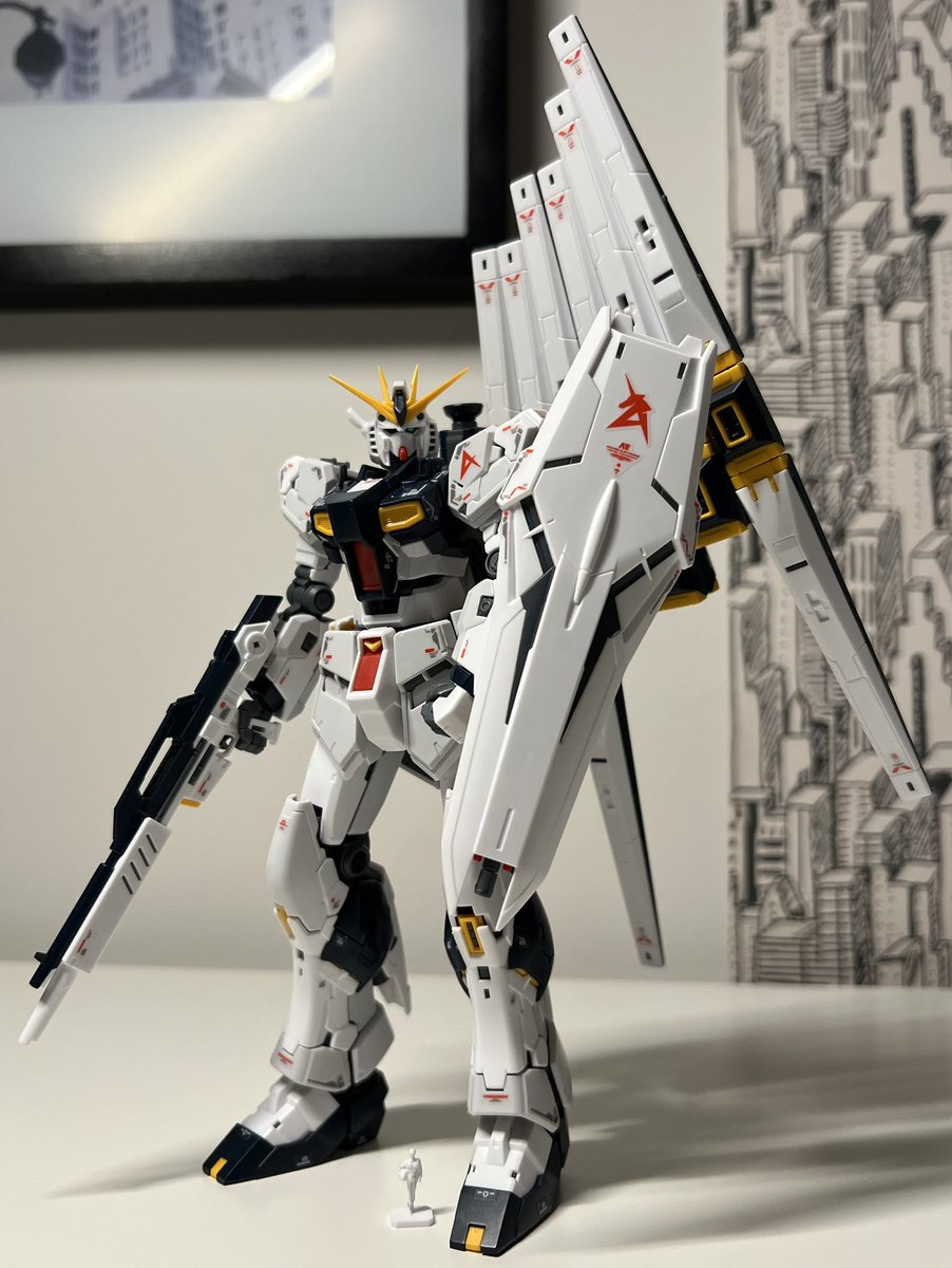 TontonJuular's tweet image. Et voilà le RG RX-93 réalisé au fil de nombreux lives!
Il n’y a plus qu’à se fixer sur une pause cool et ça sera top sur étagère !

Dès cette semaine j’attaque son successeur, le MGSD Freedom!
Gamme qui est paraît il aux petits oignons !🤤

#gunpla #realgrade