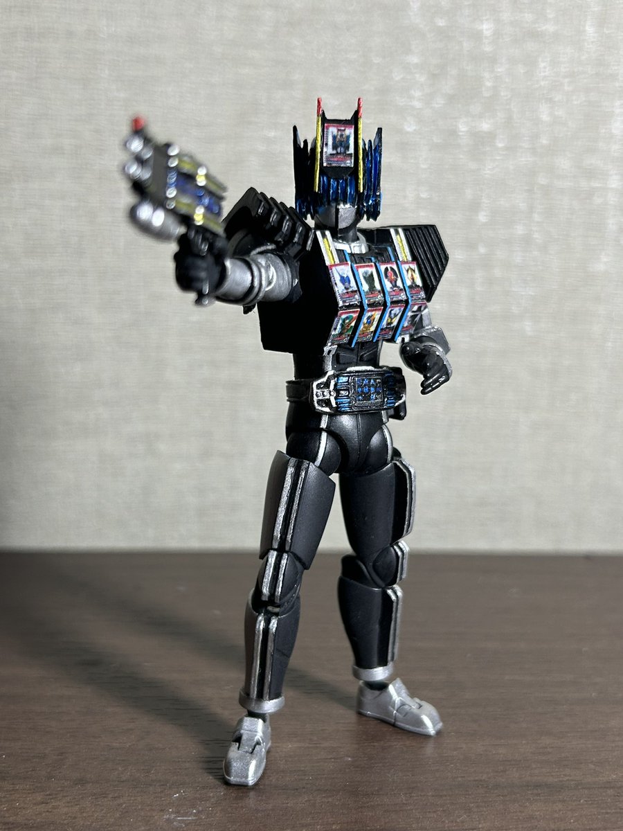 nasu06f1's tweet photo. 仮面ライダーディエンドコンプリートフォーム完成しました。

頭、胸の追加パーツはプラ板工作、
ケータッチはディケイドのものを複製、
あとは特にいじらずにシルバーに塗装しました。

掌動を初めて改造した割には、なかなか満足できる仕上がりになりました。

#掌動　#ニチアサフィギュア改造部 https://t.co/eVkM9ZFnHj